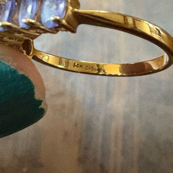 Elegant Gold and Purple Women's Ring - Picture 3 of 4